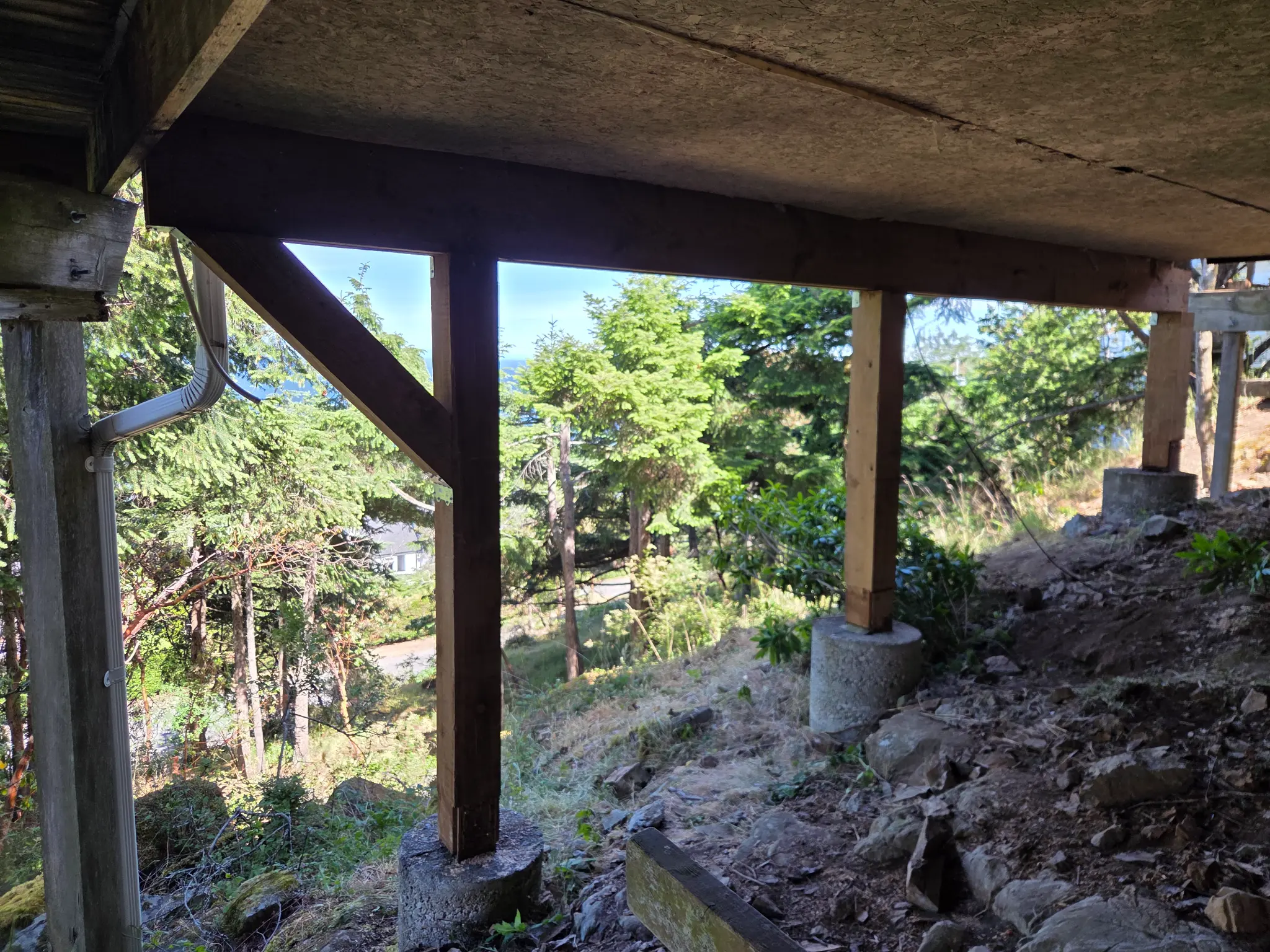 Beam replacement and structural upgrade underway at a Vancouver Island home